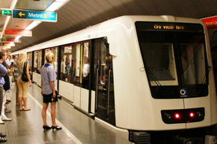 EGY HÓNAPRA megváltozik az M2-es metró menetrendje! Kimarad a Kossuth Lajos tér