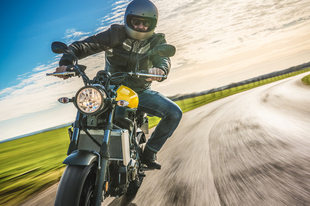 ZUGLÓI SZELÍD MOTOROSOK, FIGYELEM: ELKÉPESZTŐ VÁLTOZÁS JÖN! Kedvezményes havi motoros e-matrica is váltható május 1-jétől