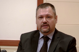 A NAV két hete hallgat arról, hogy gyanúsítja-e költségvetési csalással a zuglói Fidesz-jelöltet.