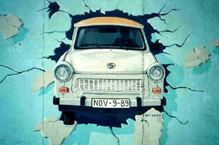 Go Trabi go! Videón, versben és képeken a ma 60 éves szocialista kultikus autónk: a Trabant! Zuglóban hány embernek volt ilyen kocsija anno?
