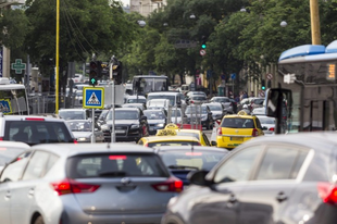 Gondolta volna? Nem a fővárosban ülünk a legtöbbet a közlekedési dugóban