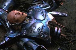 Robotzsaru még odébb van, de mától a rendőrségen is elektronikus ügyintézés