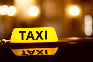 HOLNAPTÓL! Többe kerül a taxizás a fővárosban!