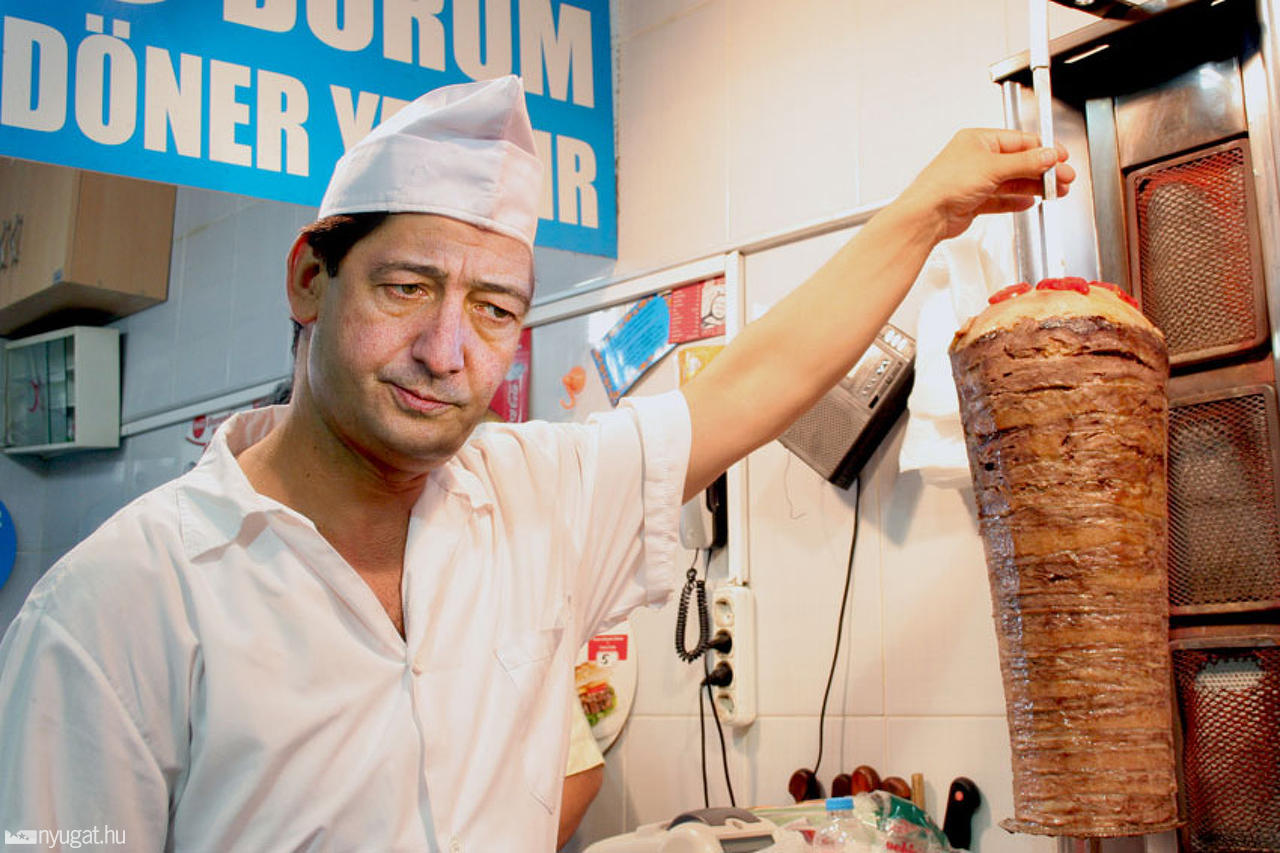 bayer_zsolt_kebabos_eletem_egyik_fotosopmunkaja.jpg