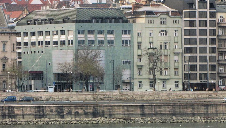 franciaintezet-budapest-wikipedia.jpg