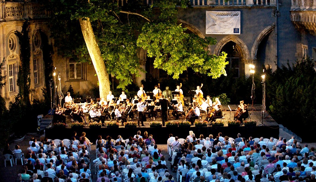 koncert-vajdahunyadban-sbe-hu.jpg
