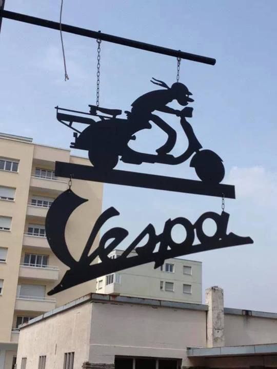 vespa bolt cégére.jpg