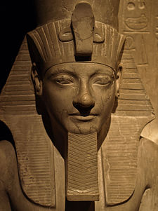 225px-StatueOfHoremhebAndTheGodHorus-DetailOfHoremheb01_KunsthistorischesMuseum_Nov13-10.jpg