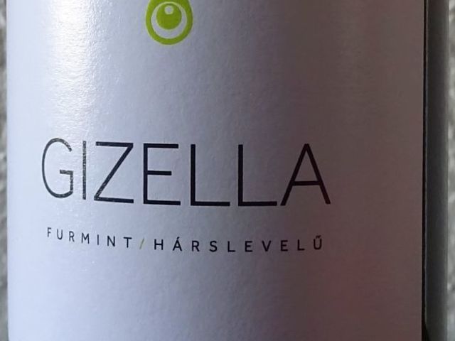 Tavaszbor karanténban - Gizella Pince Gizella Furmint-Hárslevelű 2019
