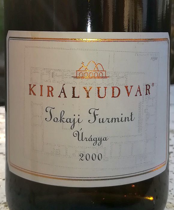 kiralyudvaruragyafurmint2000.jpg