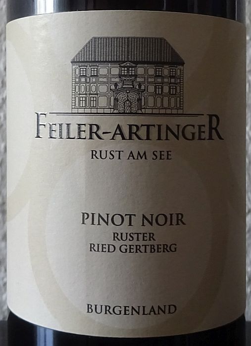 feilerartingerriedrustergertbergpinotnoir2015.jpg