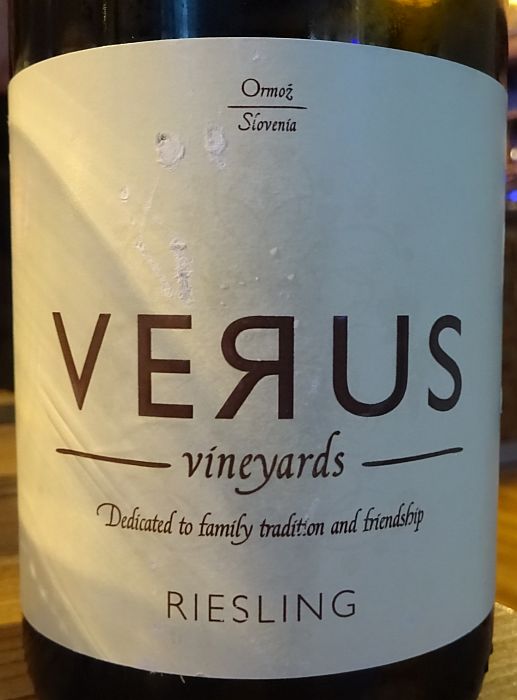 veruswineryriesling2022.jpg