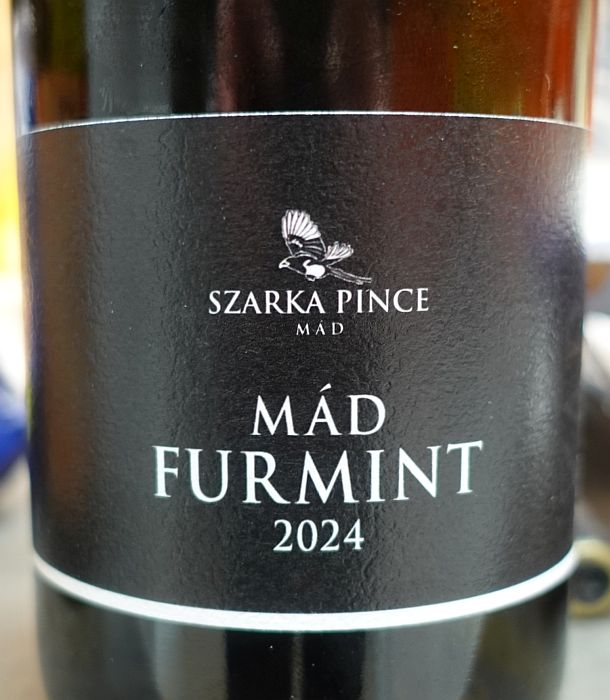 szarkapincemadfurmint2024.jpg