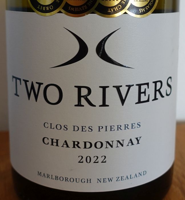 tworiversclosdespierreschardonnay2022.jpg