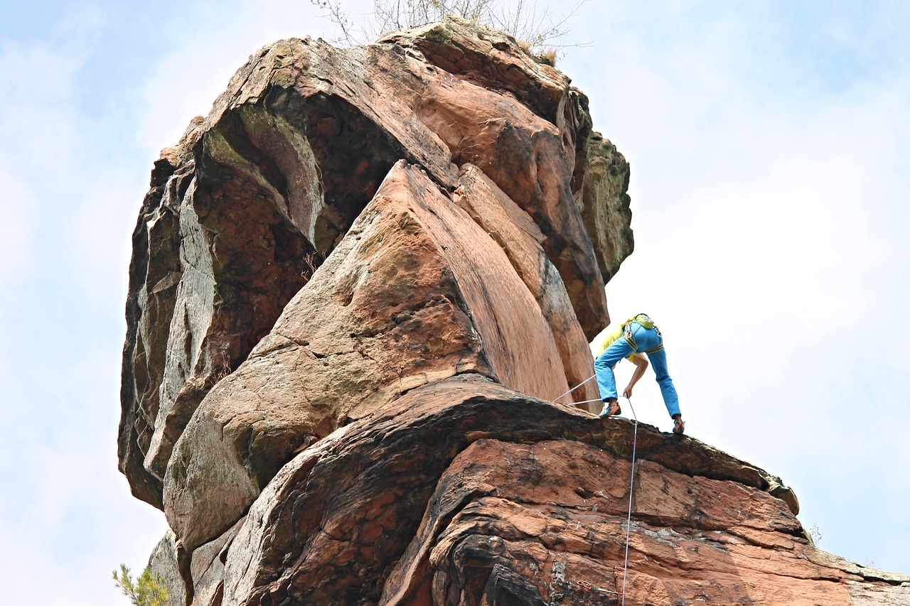 climb-2789890_1280.jpg