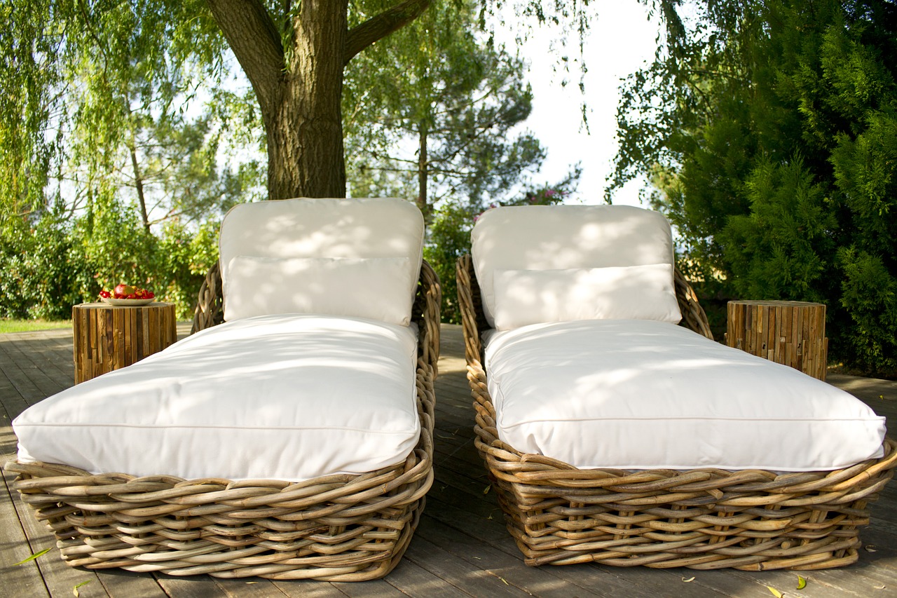 sunbeds-2439952_1280.jpg