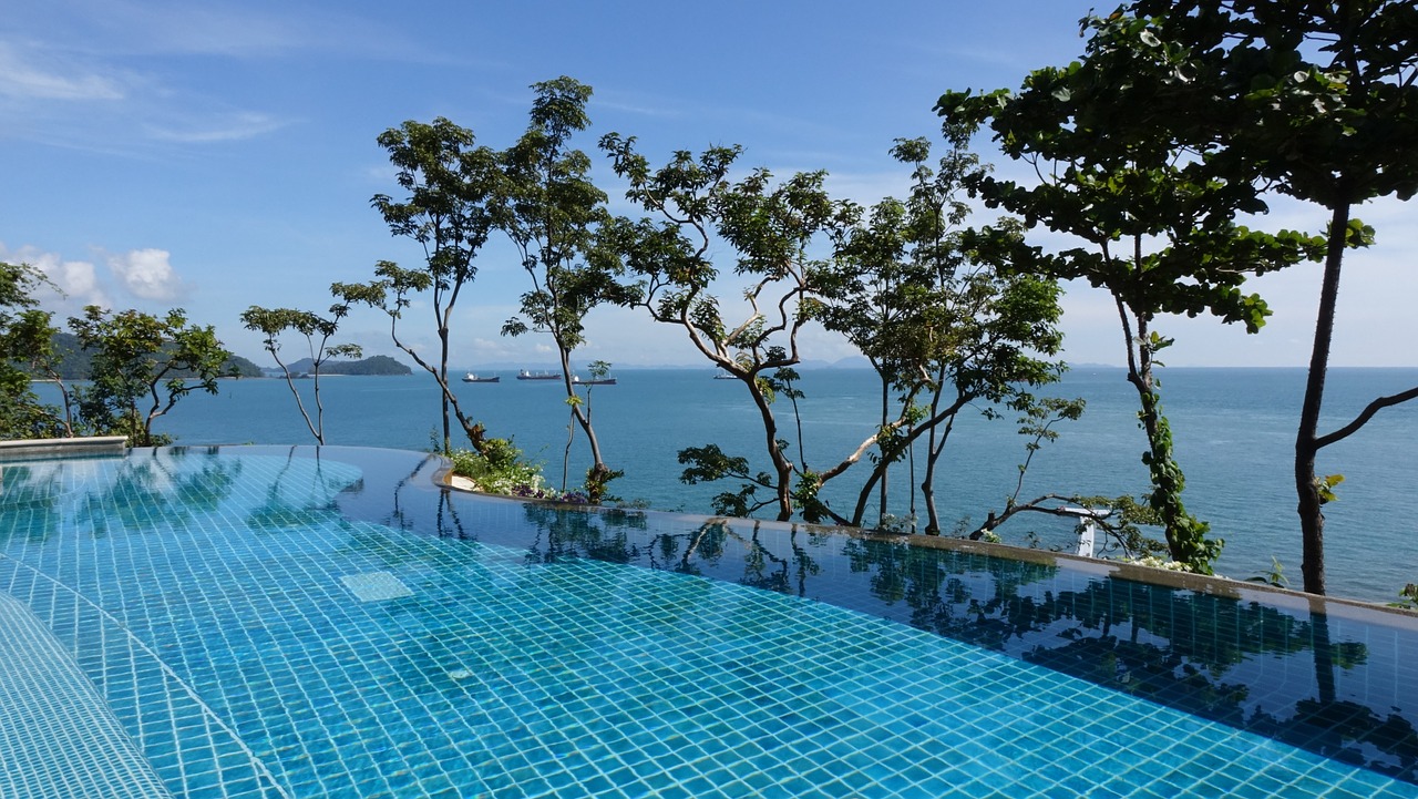 swimming-pool-1031245_1280.jpg