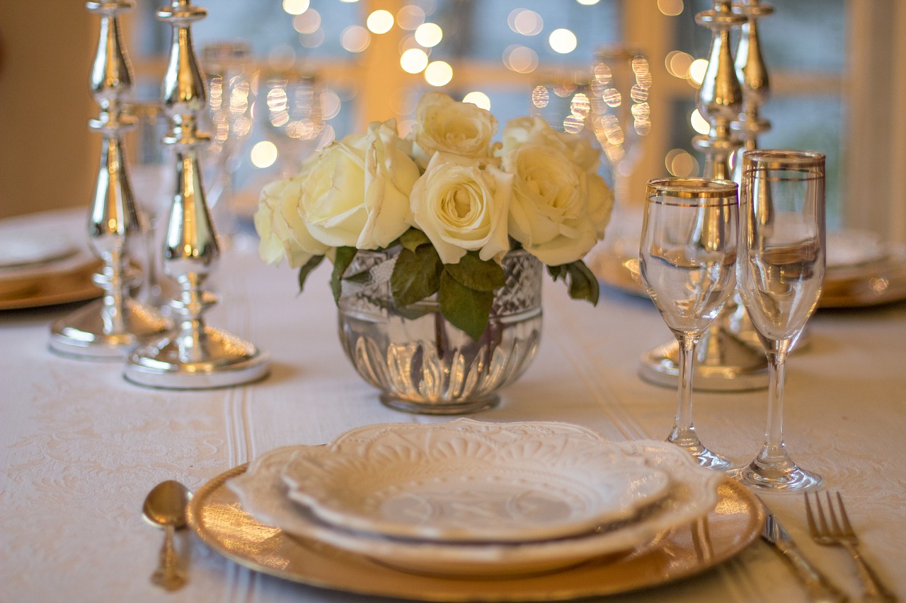 table-3018151_1280.jpg