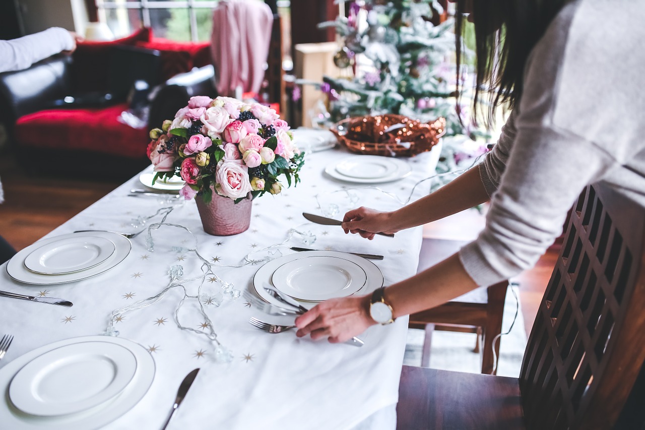 table-791149_1280.jpg