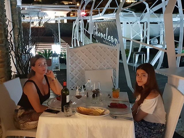 #sardinia #stintino #lapelosa #signora #chameleon #vacation #summernights #dinner #italianstyle #redwein #rossovino