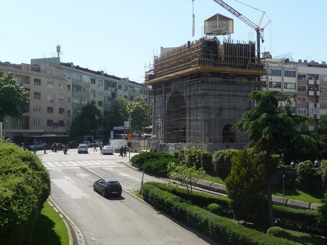 9_triumphal_arch.jpg