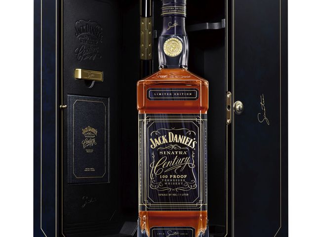 Különleges whiskey készült Sinatra 100. születésnapjára