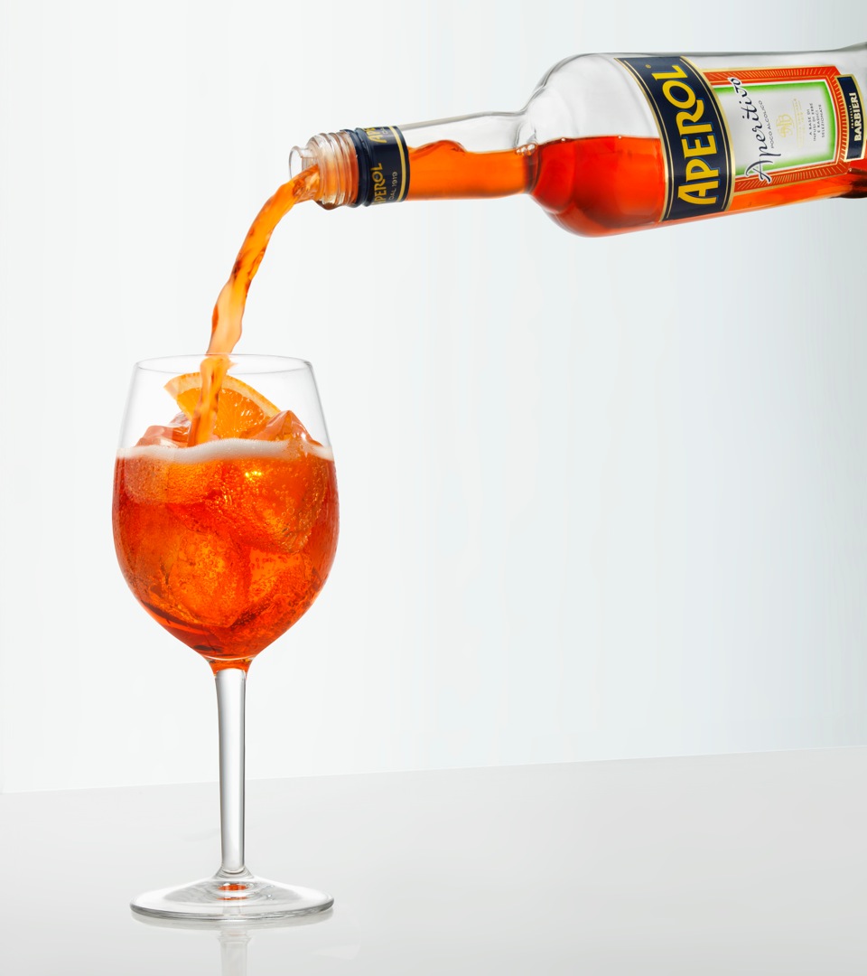 aperol_pouring_1.jpeg