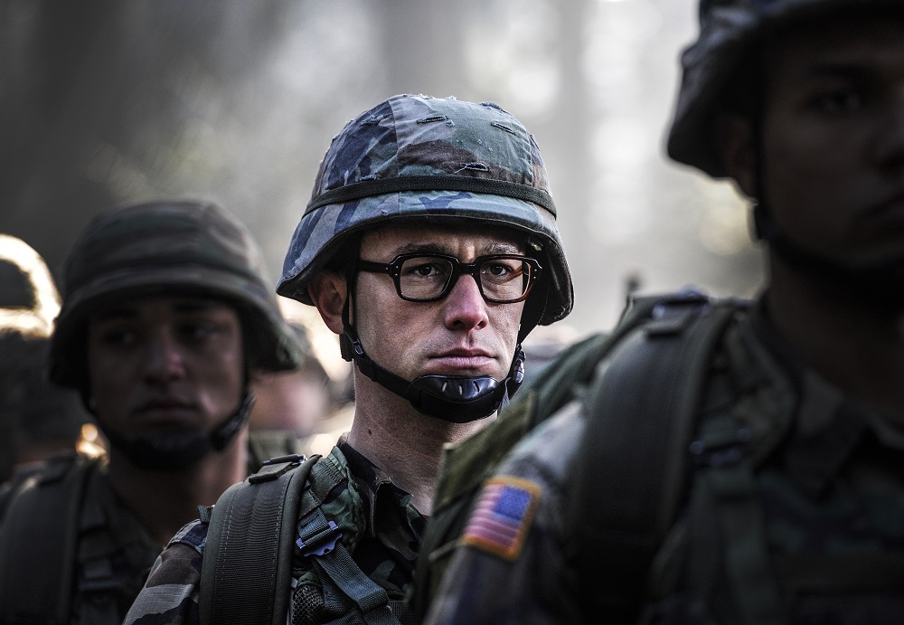 joseph_gordon-levitt_edward_snowden_foszerepeben_2_1.jpg