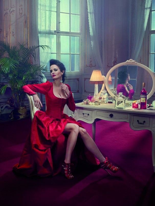 kepatmeretezes_hu_01camparicalendar2015_mythologymixology_evagreen_january_negroni_lr.jpg