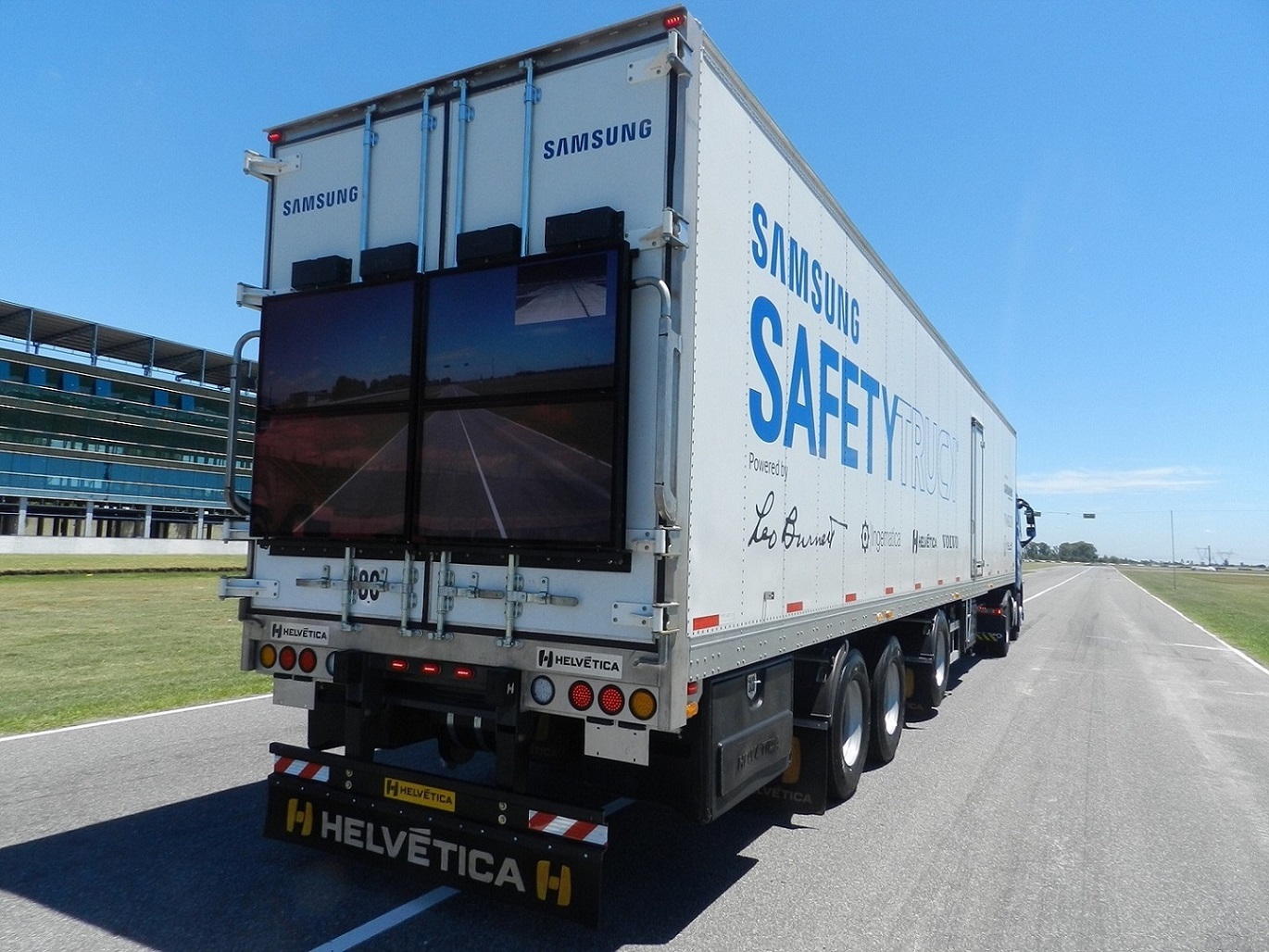 samsung_safety_truck_03.jpg