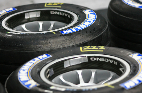 F1 - ÚJ KIHÍVÓT KAPOTT A PIRELLI! VISSZATÉRHET A MICHELIN?