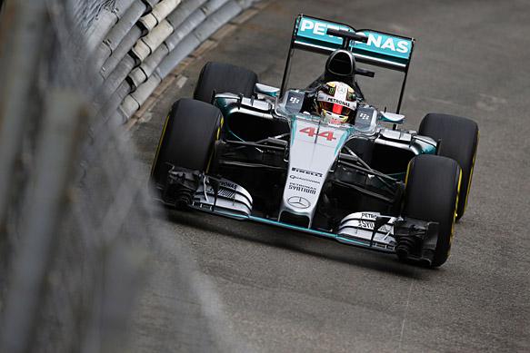 F1 - HAMILTON A MÁSODIK EDZÉSEN IS HELYTÁLLT