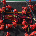 F1: A Mercedes és a Ferrari is él az oltás lehetőségével Bahreinben