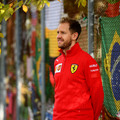 F1: Vettel a garázsából is kisöpri a Ferrarit