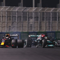 F1: Botrányfutam után holtversenyben Hamilton és Verstappen