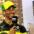 Hivatalos: Sainz távozik a McLarentől, Ricciardo váltja