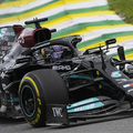 F1: Az élen, de pocsékul kezdte a hétvégét Hamilton