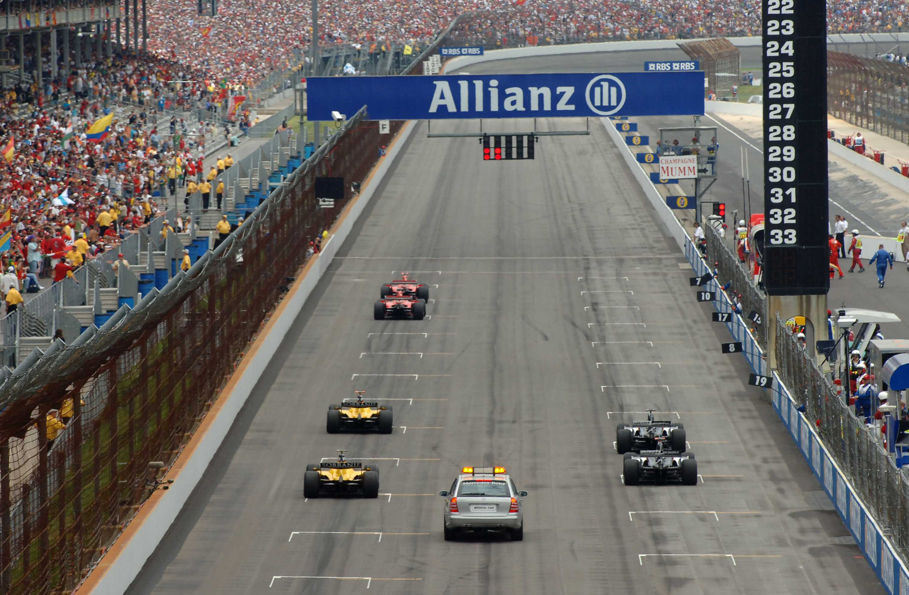 01_tiago_monteiro_us_grand_prix_2005_start_photo_credit_eric_vargiolu_dppi.jpg