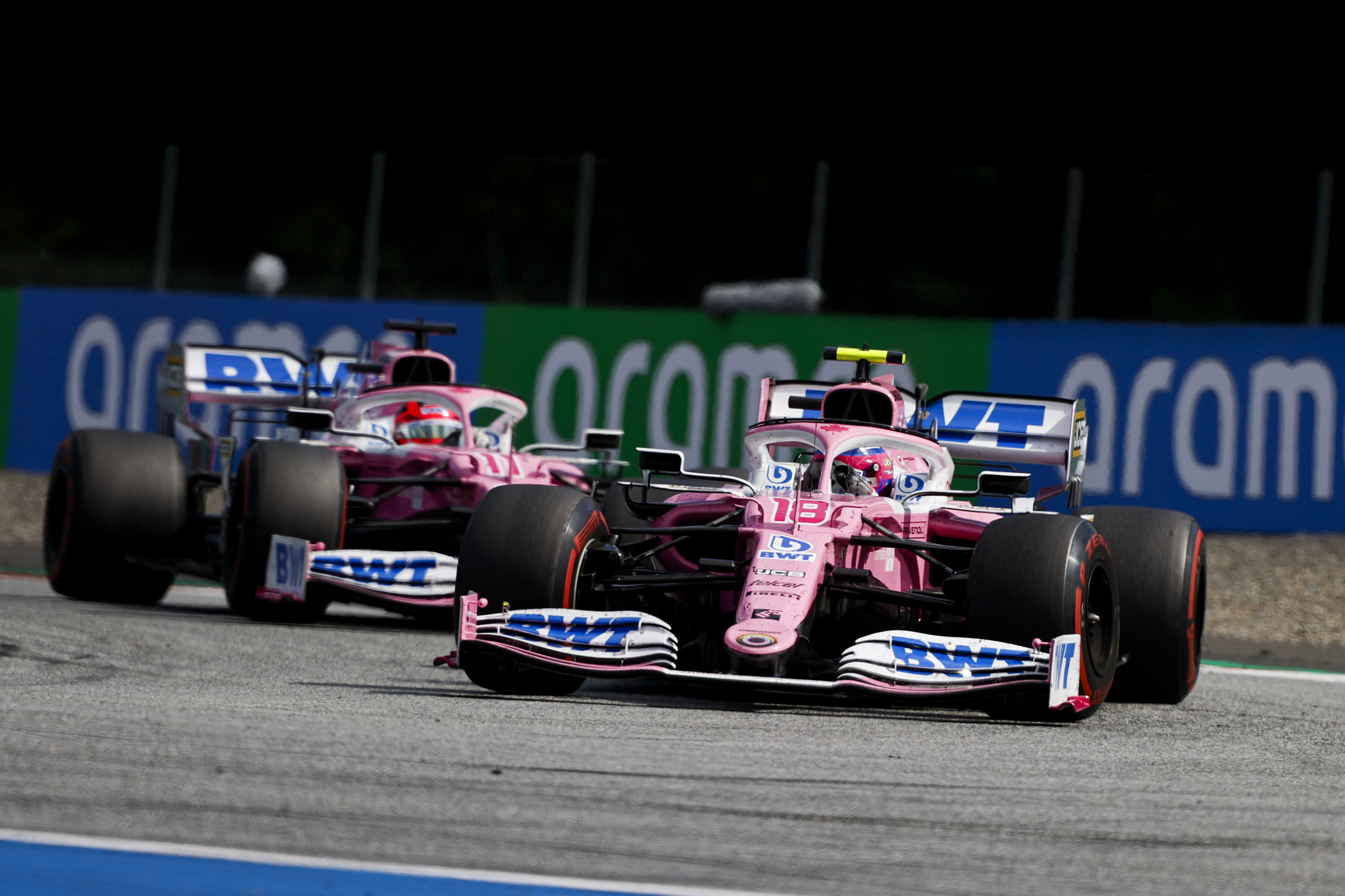 F1: Újra dagad a botrány a rózsaszín Mercedes körül