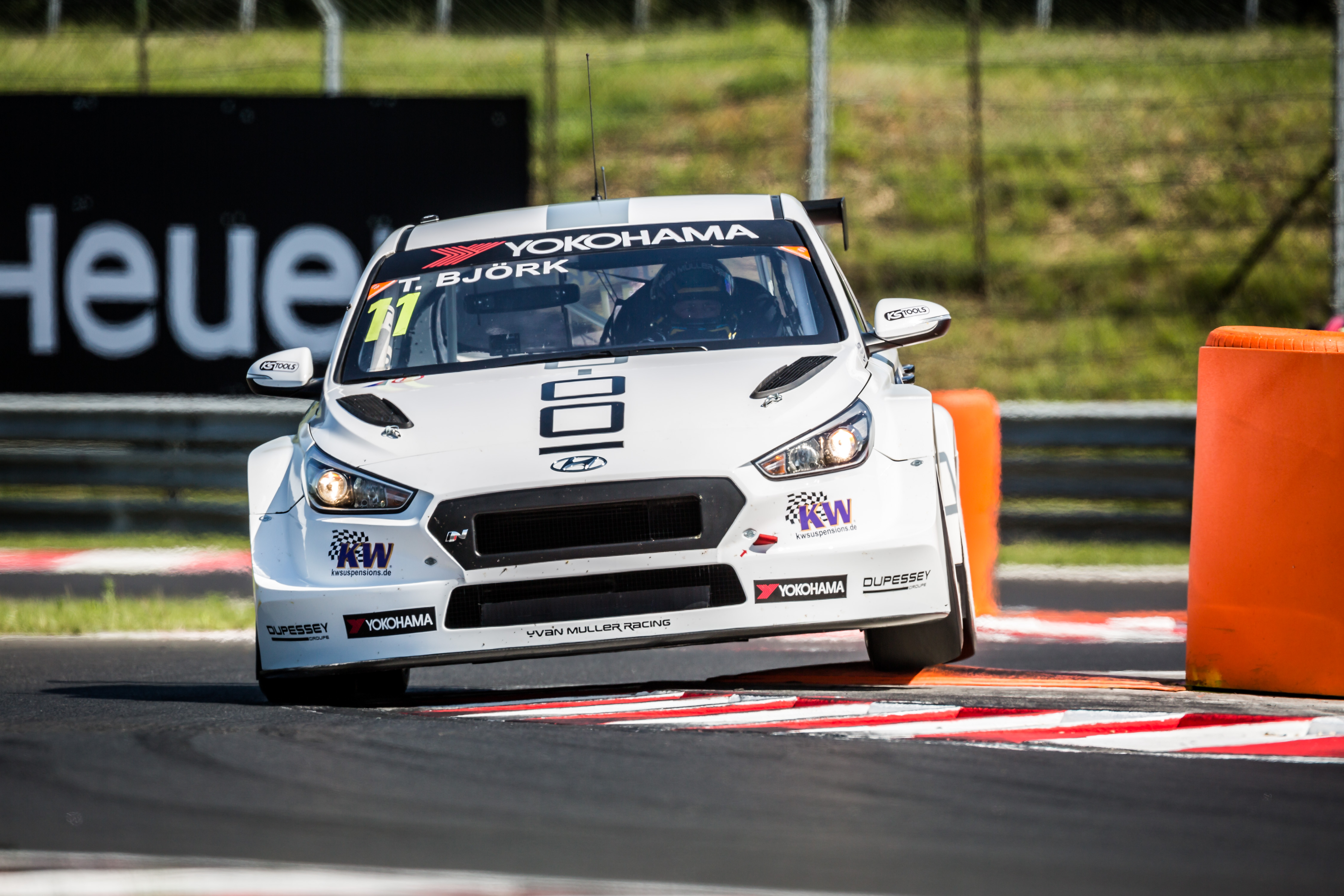 WTCR - HÁRMAS HYUNDAI-ELSŐSÉG A MÁSODIK NINGBÓI EDZÉSEN