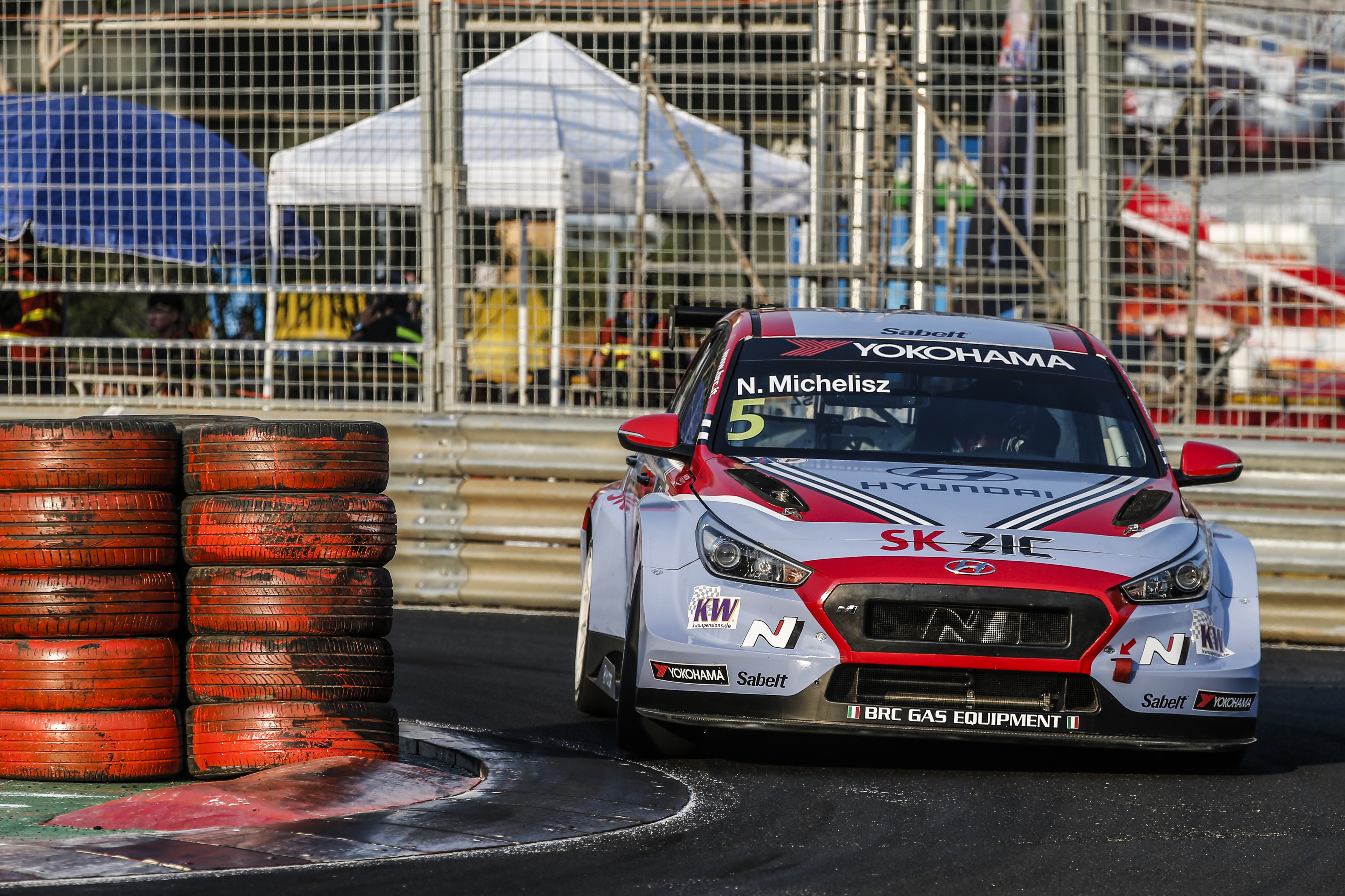 WTCR - AUDI-POLE AZ ELSŐ WUHANI IDŐMÉRŐN, MICHELISZ A MEZŐNY VÉGÉN