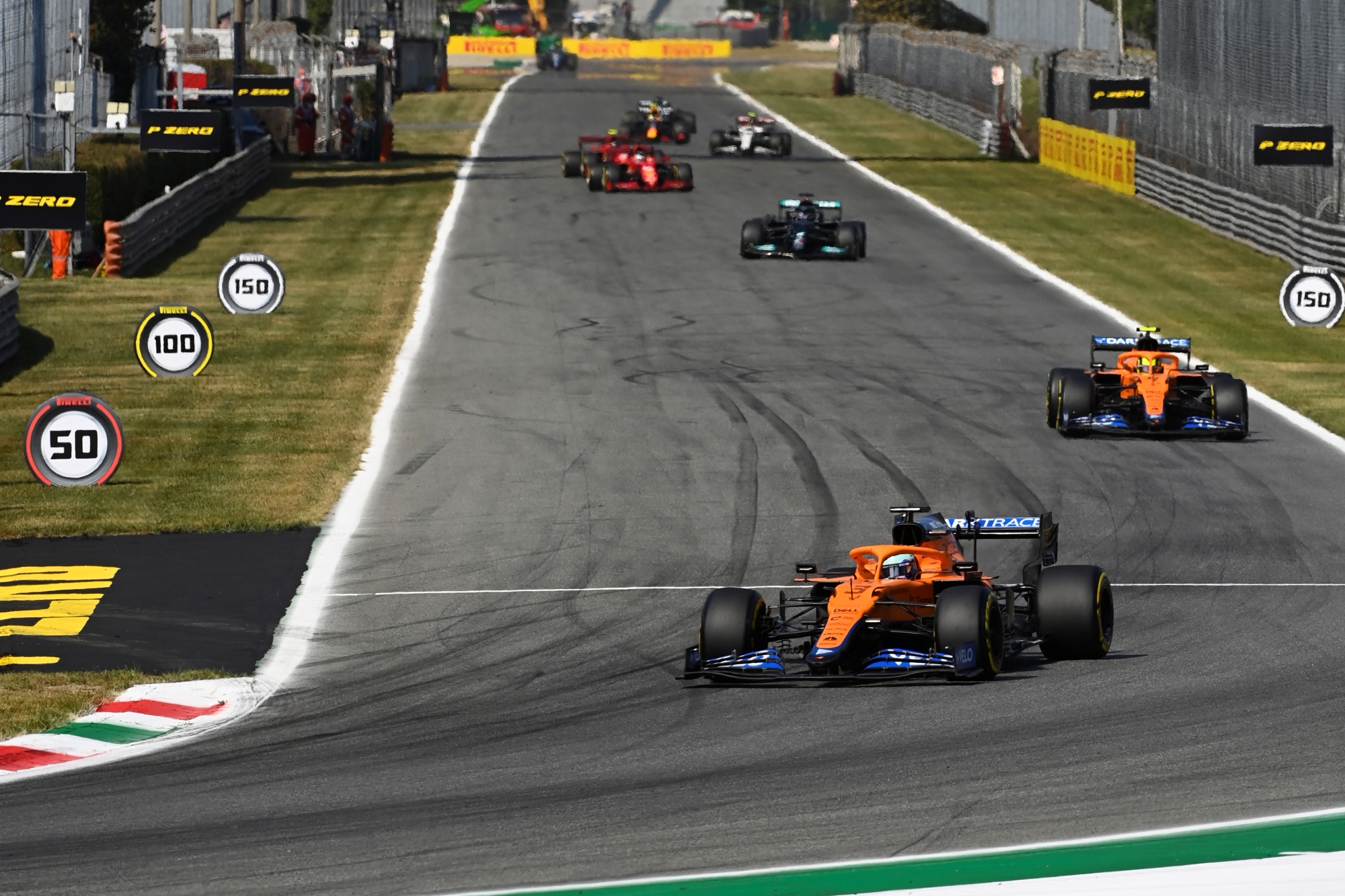 F1: Ütköztek az éllovasok, kettős McLaren-siker Monzában