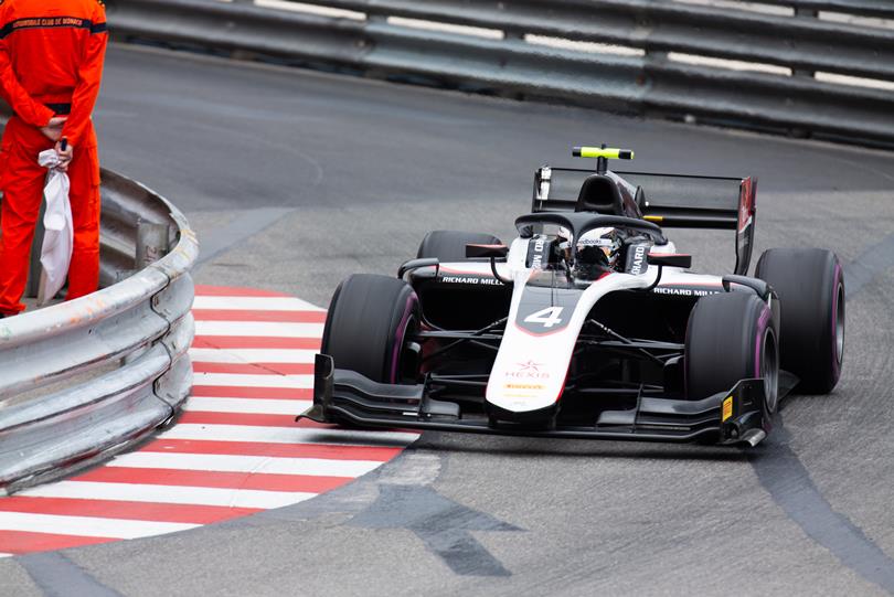 F2 - DE VRIES-POLE ÉS ÚJONCPARÁDÉ MONACO UTCÁIN