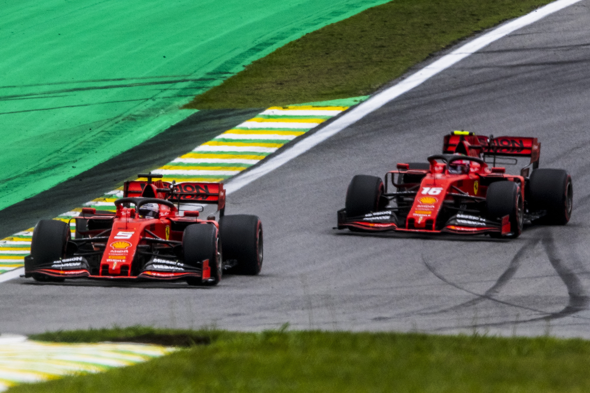 F1: Raportra hívta versenyzőit a Ferrari
