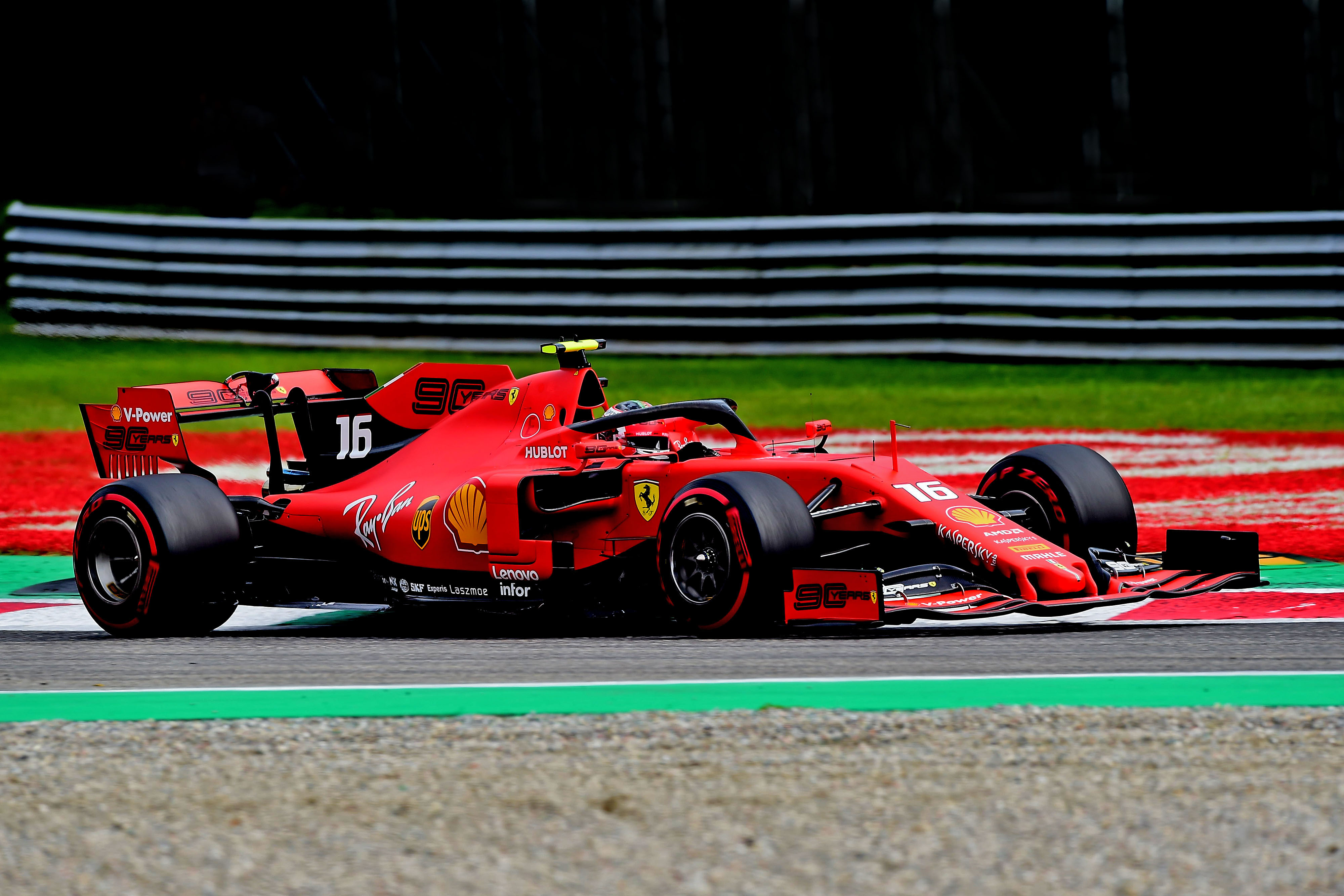 F1: Leclerc mestermunkával húzta be a Ferrari hazai futamát