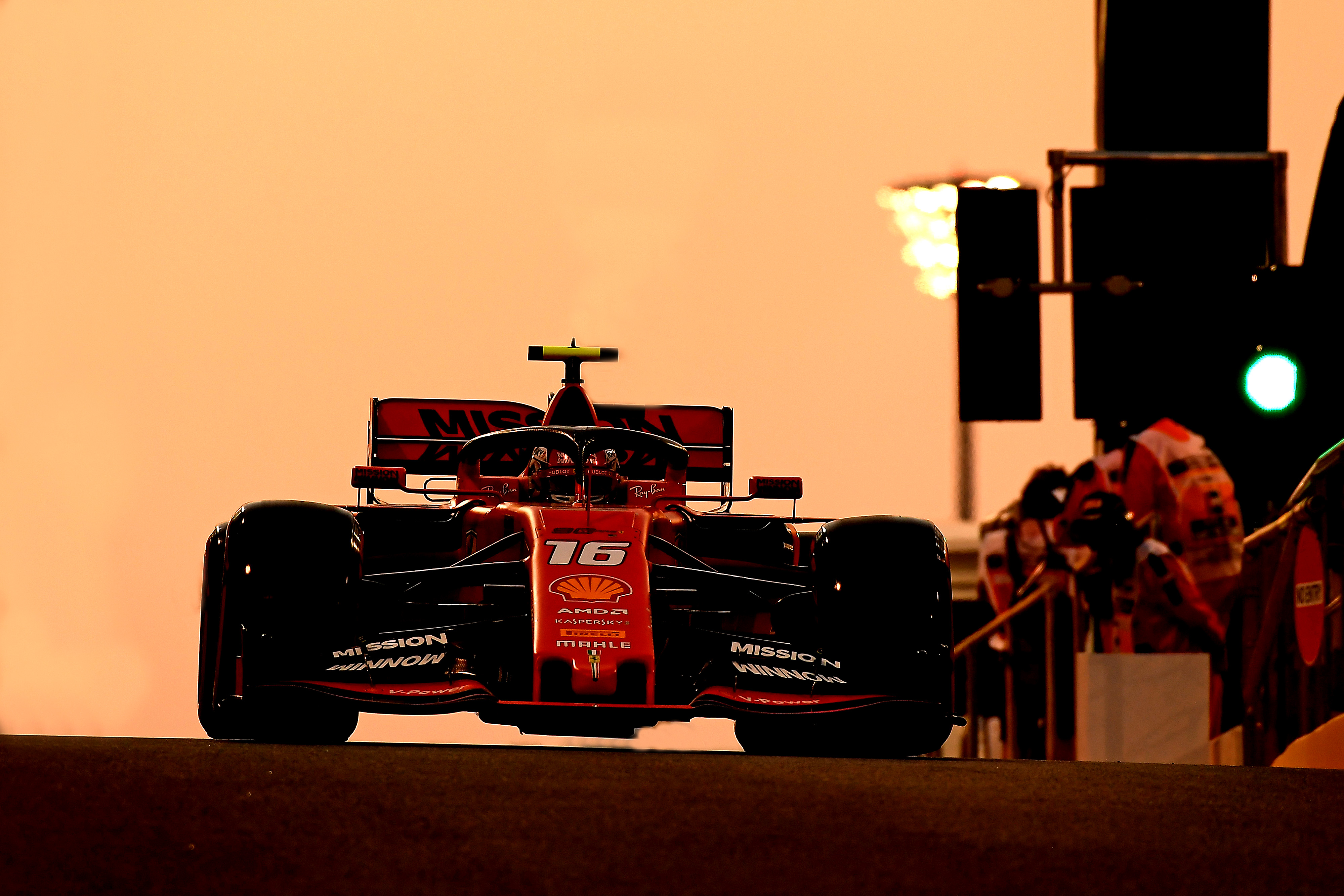 F1: Komoly pénzbüntetést kapott a Ferrari, Leclerc megtarthatta a harmadik helyet