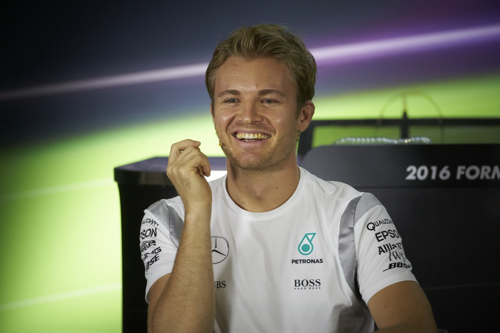 F1 - HIVATALOS: ROSBERG MARAD A MERCEDESNÉL, MINT NAGYKÖVET