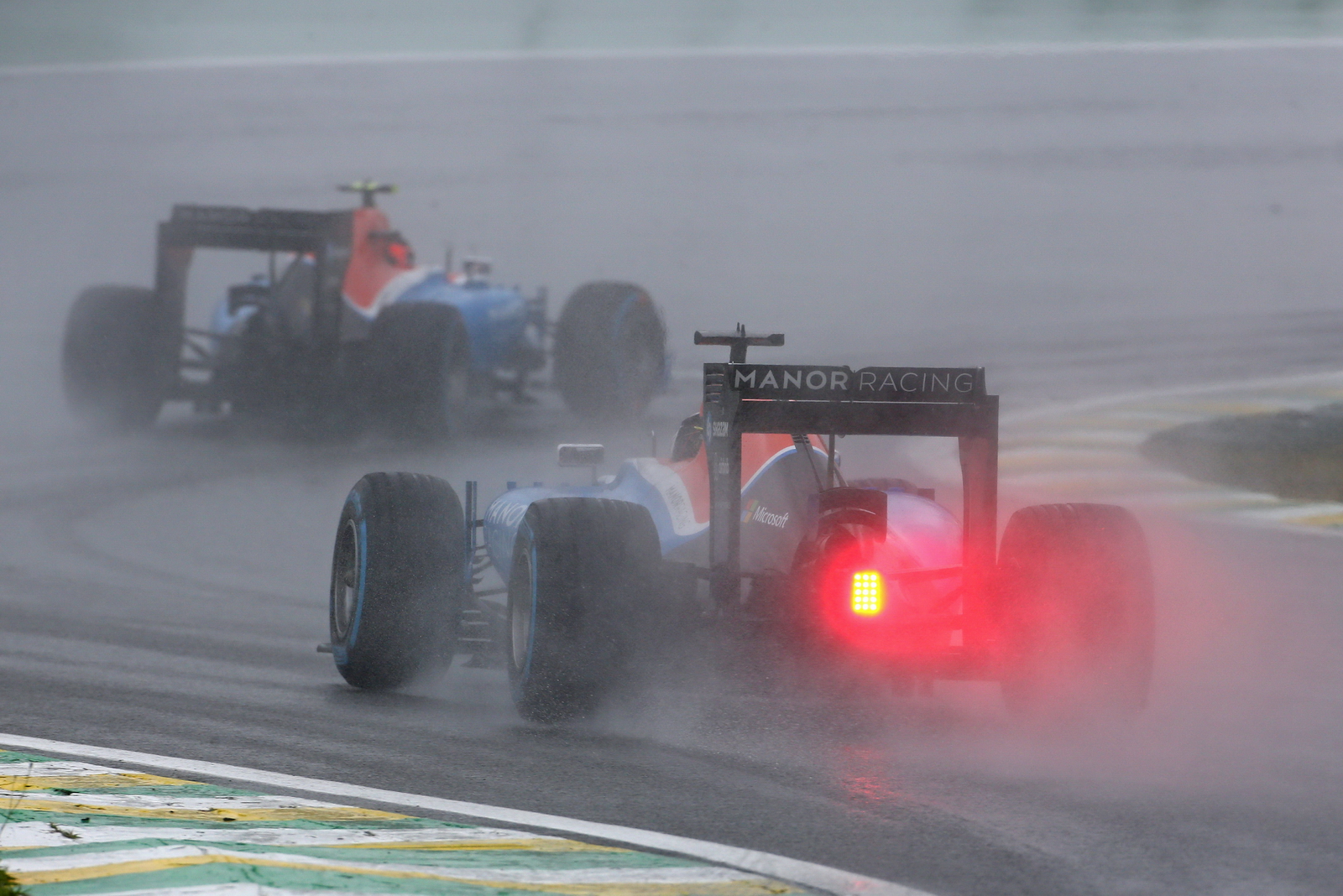 2016_brazillian_gp_race_052.jpg