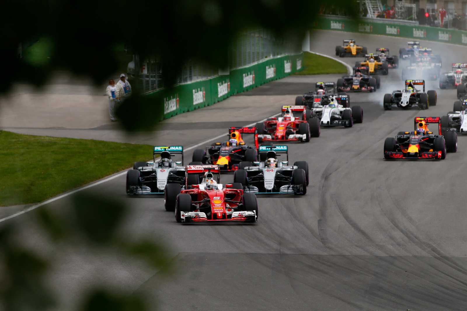 2016_canadian_gp_race_021.jpg