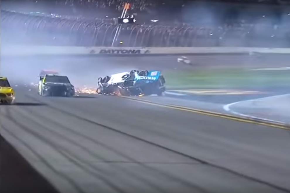 Hátborzongató finist hozott a Daytona 500: súlyos állapotban a NASCAR-os